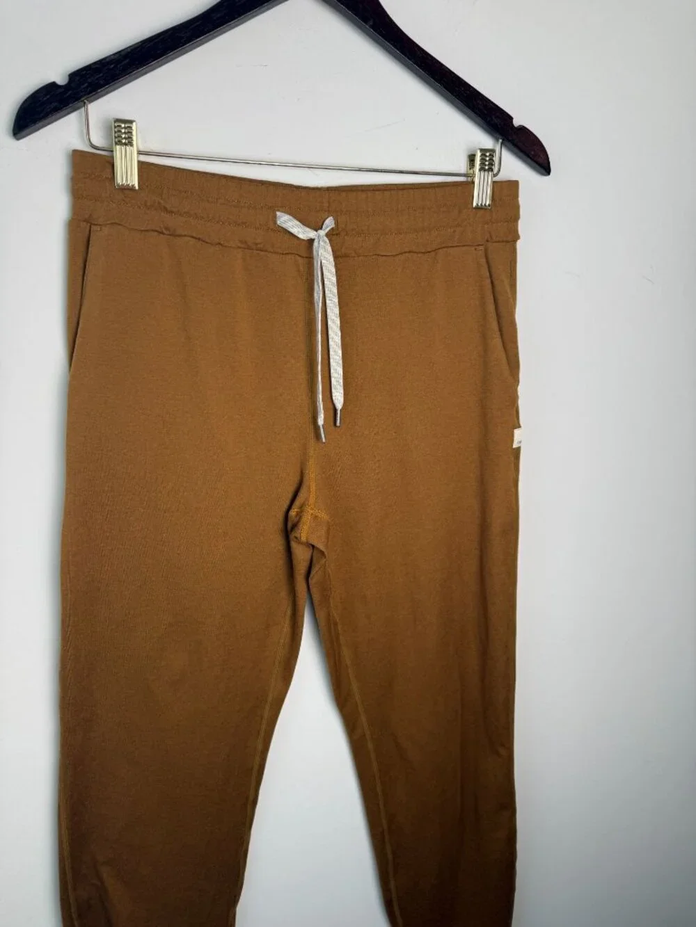 Vuori Womens Performance Joggers Caramel Brown XS Athleisure Sporty Loungewear